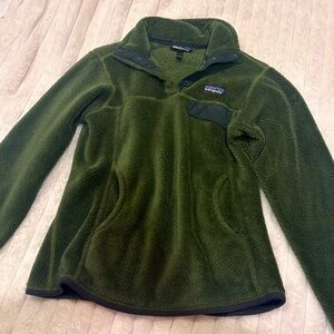 Patagonia Dark Green Fleece Pullover Size Small in Women’s